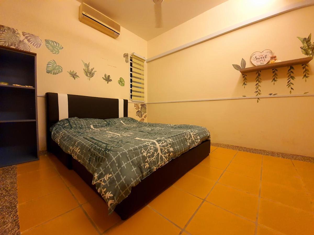 Swimming Pool Party House Apartment Batu Pahat Exterior photo