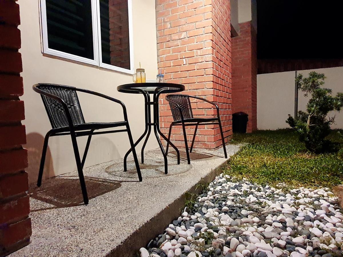 Swimming Pool Party House Apartment Batu Pahat Exterior photo
